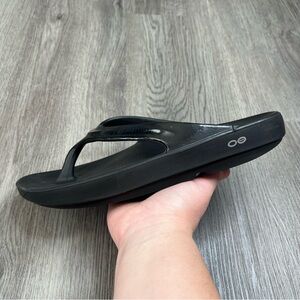 OOFOS OOlala Luxe Thong Flip Flops Recovery Sandals Black Women's Size 11
